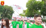 Hàng nghìn người đi bộ kêu gọi 